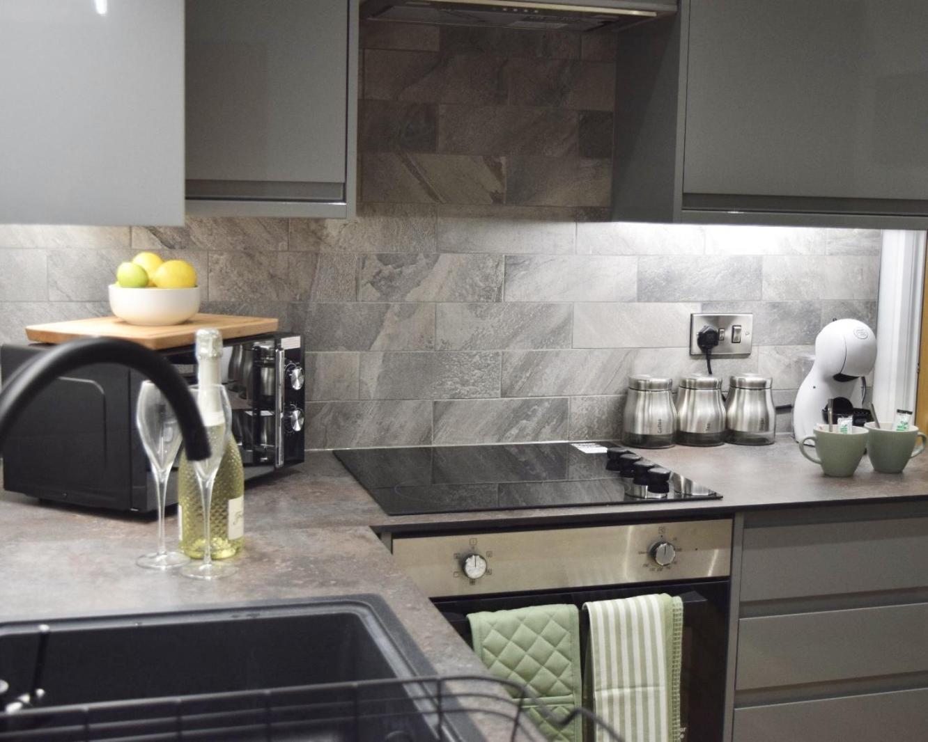 The Yorkshire Crown - Luxury Apartment - Free Parking Nearby Harrogate Exterior foto