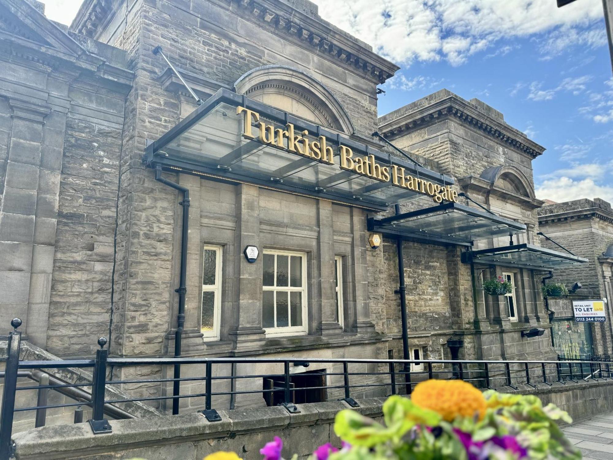 The Yorkshire Crown - Luxury Apartment - Free Parking Nearby Harrogate Exterior foto