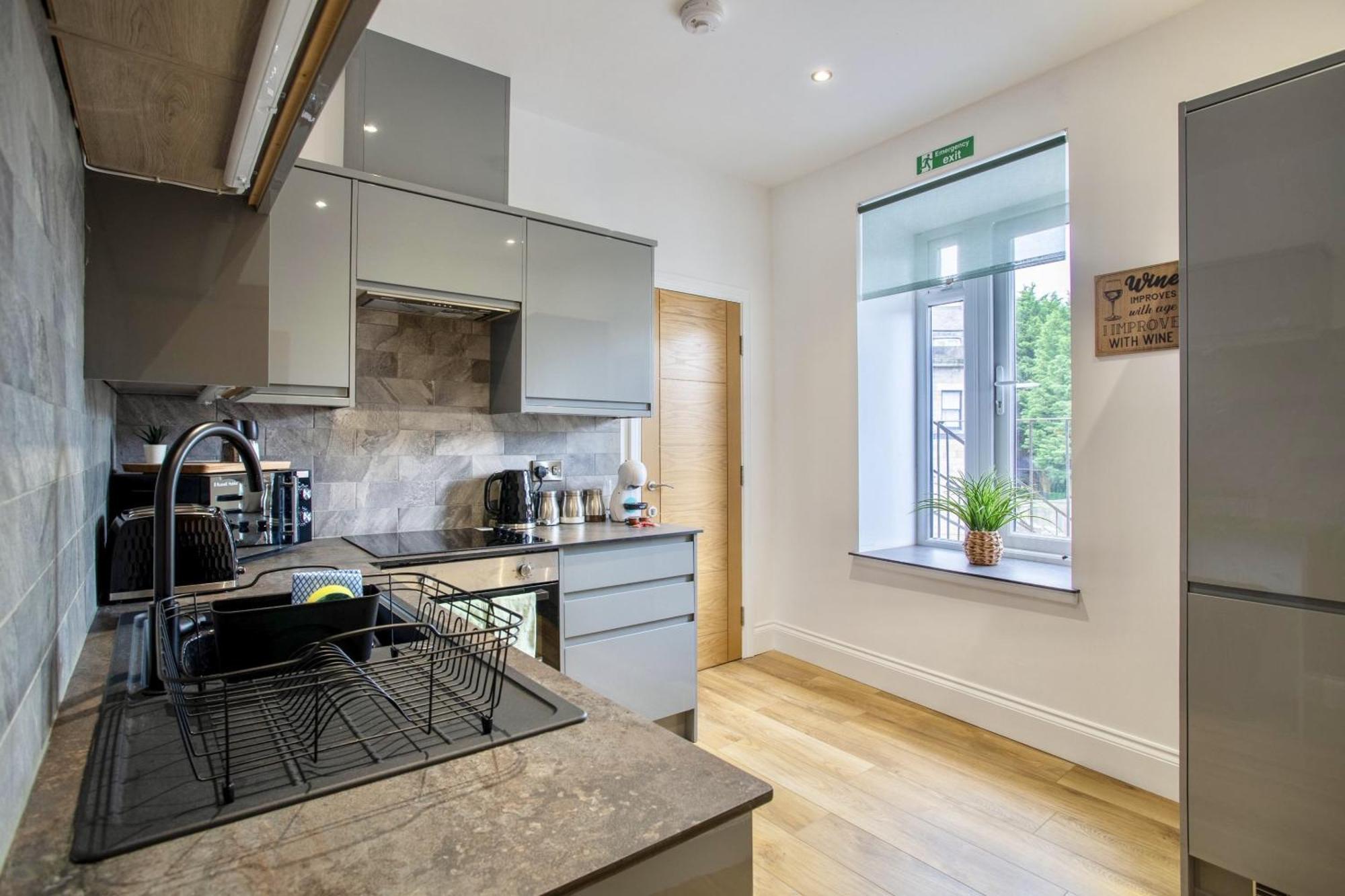 The Yorkshire Crown - Luxury Apartment - Free Parking Nearby Harrogate Exterior foto
